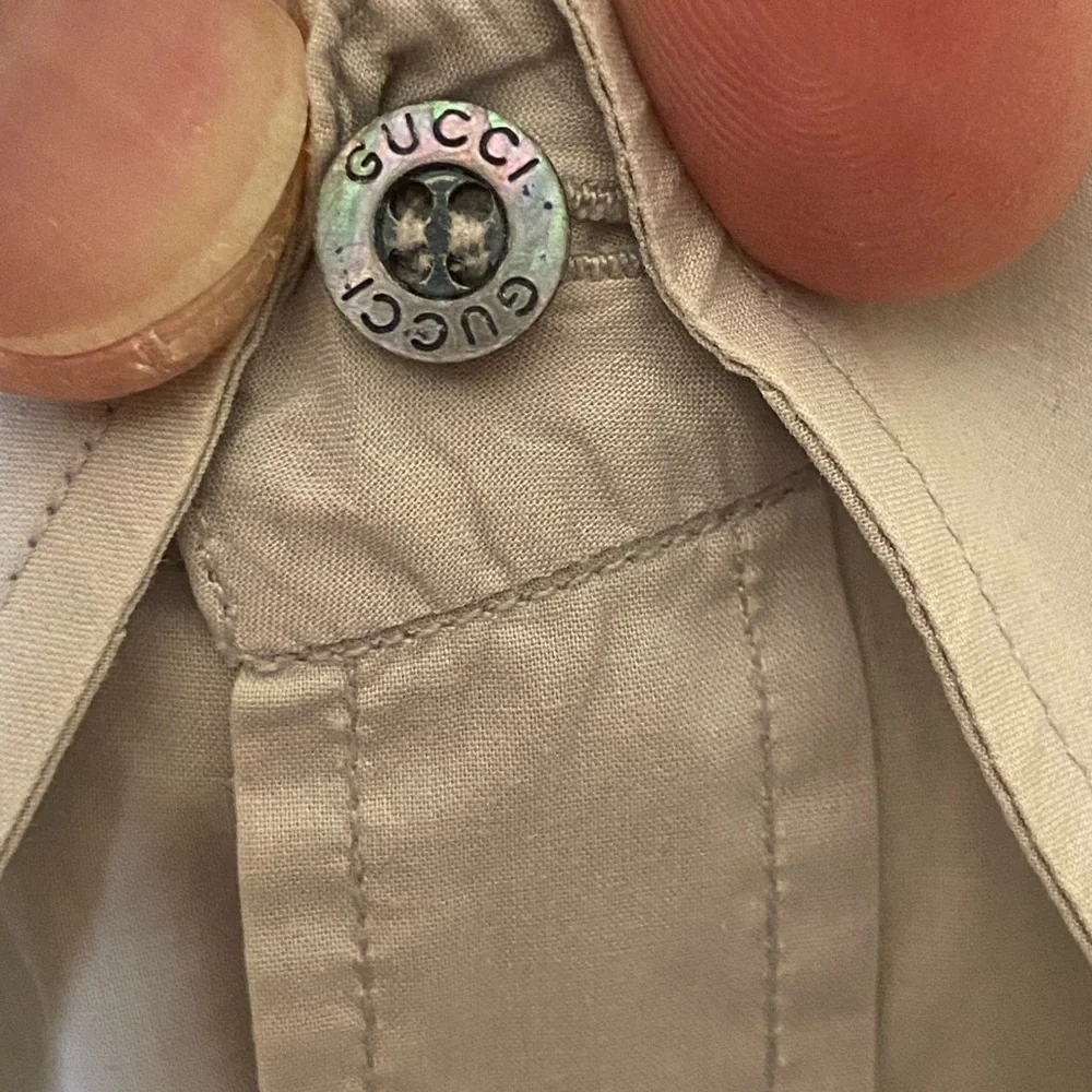 AUTHENTIC GUCCI MENS LIGHT GRAY BUTTON DOWN DRESS SHIRT IN EUC. - Picture 4 of 13